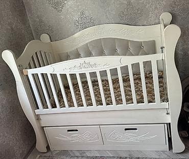 Oğlan və qız üçün, Dördbucaq, Beşik, Matras ilə, Yellənmə mexanizm ilə