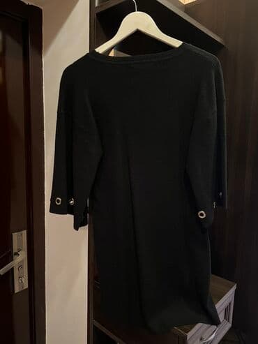 toxunma kofta: Qara rəngli qadın trikotaj kofta - Model: dizə yaxın uzunluq, rahat — 2