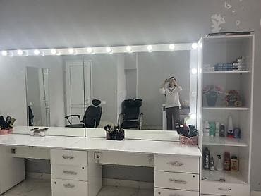 makyaj masa: Geniş vizaj masası və profesional işıqlandırmalı güzgü komplekti - Üç — 3