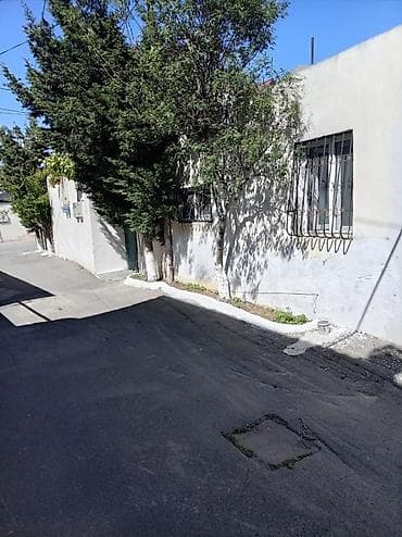 Дома: Satılır: 2 otaqlı həyət evi (şəxsi ev) Plan və sahələr: - Geniş zal — 8