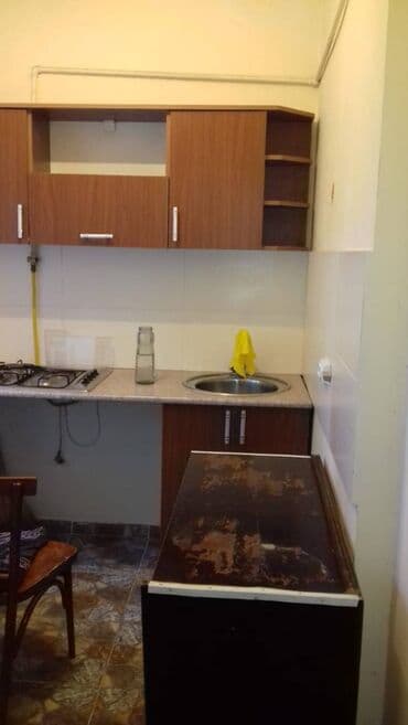 kirayə evlər 1 otaqlı: Binəqədi rayonu 9-cu mikrarayonda 5 mertebeli binanın 3-cu — 8