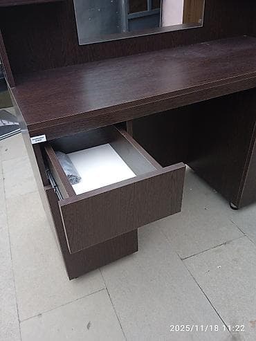 fen turbo: Salon üçün vizaj/berber masası – güzgülü, rəfli, saxlama yerləri ilə — 4