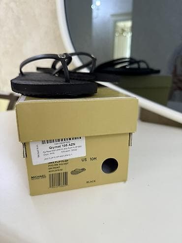 Босоножки, сандалии, шлепанцы: Michael Kors Jinx Flip Flop – uniseks şip-şip - Brend: Michael Kors - — 4