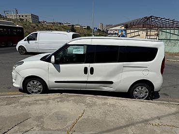 e 3 2: Fiat Doblo: 1.5 l | 2012 il 38000 km Van/Minivan — 1