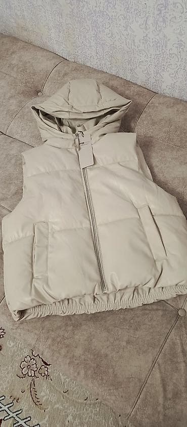 deri plaş: Qadınlar üçün kapüşonlu şişmə jilet - Rəng: açıq bej/kremlə - — 2