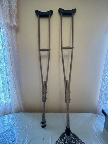 Tibbi avadanlıq: Taxta qoltuqağacı dəsti - Material: bərk ağac konstruksiya, klassik V — 1