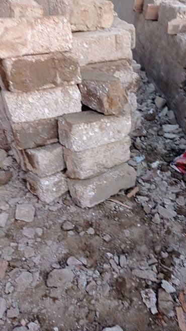 Qida məhsulları: Məhsul: Tikinti üçün daş bloklar - Material: Təbii daş/şlak-mix tipli — 1