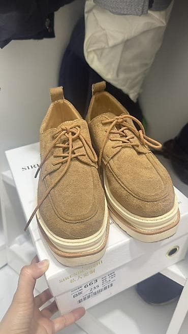 eqa shoes ecemi unvan: Yenidi 1 dəfə geyinilib.Alan ozu de gorecek.70mana almisam.40mana — 1