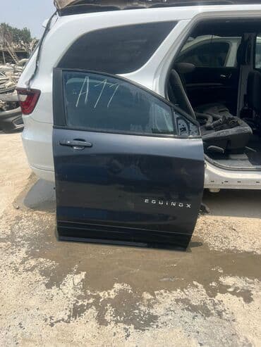 барои сафед кардани руй: Chevrolet Equinox avtomobilinin qapısı. Ağ rəngdədir və avtomobilin — 7