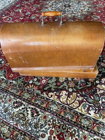 kohnə tikiş maşınları: Qedim tikiş masinidi isleyir — 2