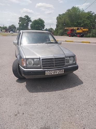 Mercedes-Benz 190E (W201) sedan - Kuzov: 4 qapılı sedan, boz rəng -