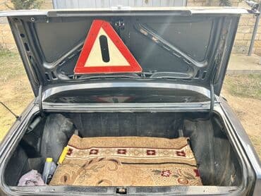 фольксваген новый кузов: Mercedes-Benz 190 E sedan Xüsusiyyətlər: - Kuzov: 4 qapılı sedan, göy — 5