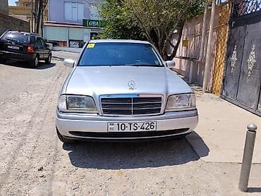 mercedes e class: Mercedes-Benz C-Sinfi (W202) sedan - Gümüşü rəng, 4 qapı, arxa — 2