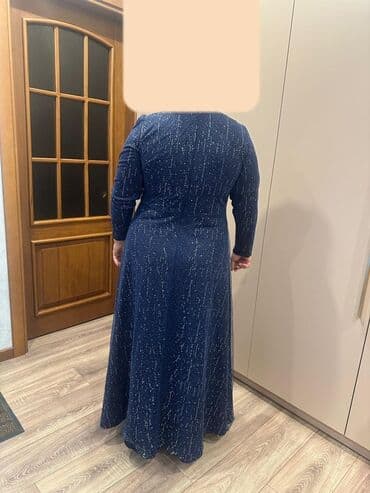 Lincoln: Tünd mavi rəngdə, parıldayan xətlər naxışlı uzun don. 44,46 razmerə — 3