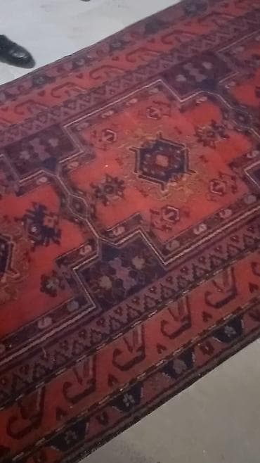 Qədimi üslubda əl toxuması xalça - Klassik Qafqaz motivləri: mərkəzdə