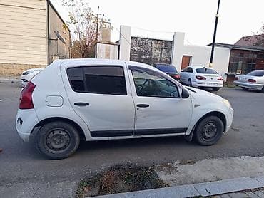 kia satisi: Renault Sandero: 1.6 l | Hetçbek — 5
