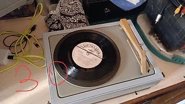 elektron gitara per page 40: Salam. qiymətlər üstündə yazılıb. hamsın alana yaxşı endirim — 9