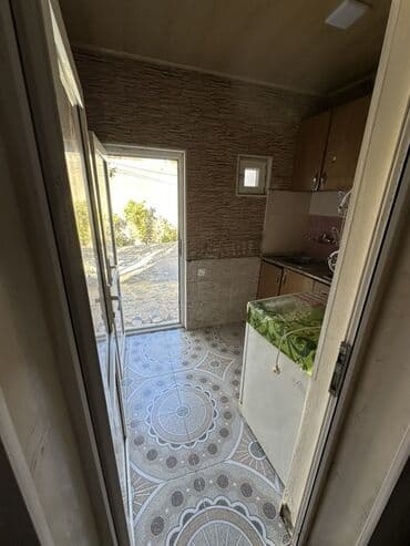 ehmedlide ev: 1ci əhmədli küçəsi 64 nömrəli məktəb yanı xalqlar və əhmədli metrosuna — 4