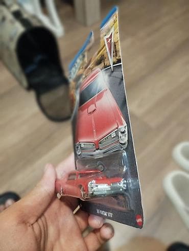 mini disk: Hot Wheels Silver Series – ‘66 Pontiac GTO die-cast model chase - — 1