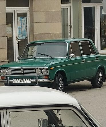 VAZ 2103, yaşıl rəng, sedan kuzov Xüsusiyyətlər: - Klassik “03”