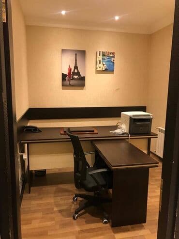 аренда торгового места в магазине: Gənclik metrosuna yaxın yol kənarı ümumi sahəsi 220 kv,m olan, obyekt — 4