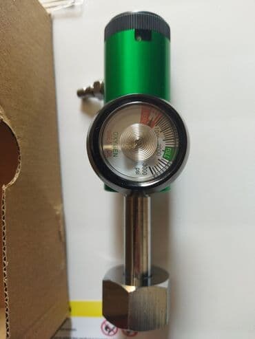 Ножи: Yaşıl rəngdə, silindr formalı, manometrlə təchiz edilmiş oksigen — 1