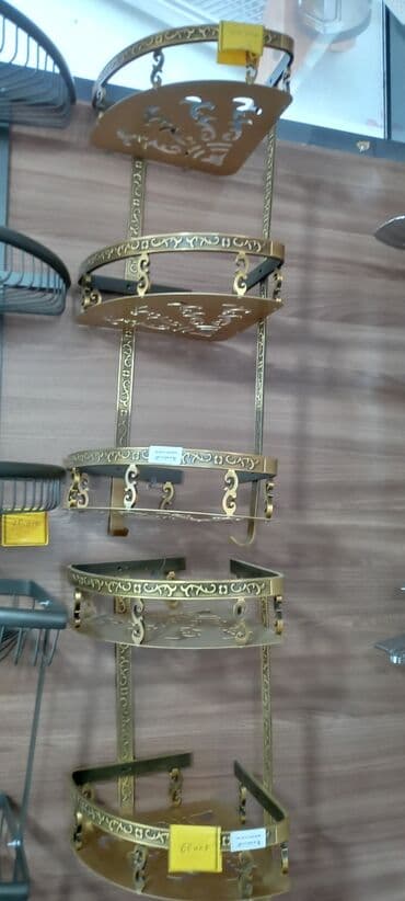 Hamam üçün nəzərdə tutulmuş bu künc rəfi, şampun, sabun və digər vanna