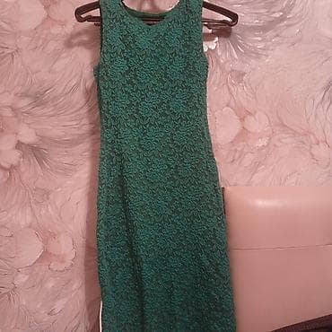 Yaşıl rəngli zərif krujeva don - Model: qolsuz, bədənə oturan siluet