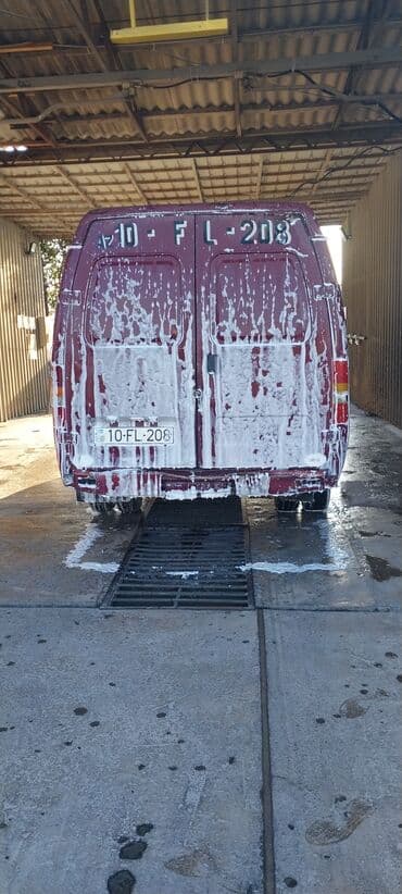 maşın üçün çexollar: Yükdaşıma üçün geniş həcmli qapalı furqon. - Korpus: qapalı — 1