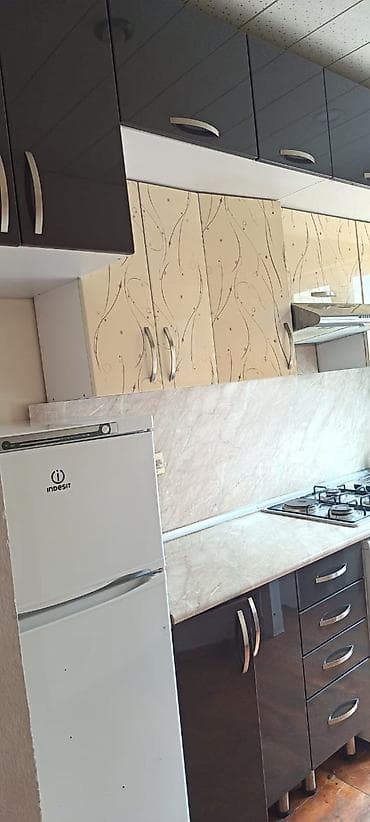 ev menzil: Tam mebellı 2 otaqlı mənzil icarəyə verilir. - Yataq otağı: taxta — 1