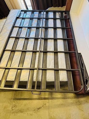 qız ucun yataqlar: Genc usaq yatağı. 130 eni.2 m uzunu.Mebel fabrikində yığılıb. Matras — 7