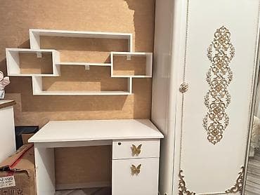 Ağ rəngdə iş/oxu masası və divar rəfi dəsti - Material: laminat/MDF lalafo.az -da Ağ rəngdə iş/oxu masası və divar rəfi dəsti - Material: laminat/MDF