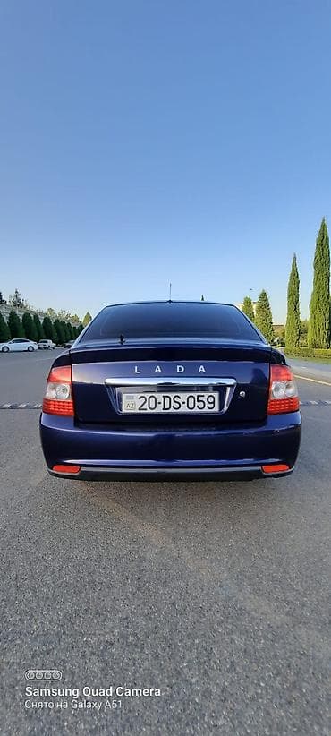 byd disk teker: LADA Priora xetcbek – tünd mavi rəng, tam qapalı salonlu. Xarici — 5