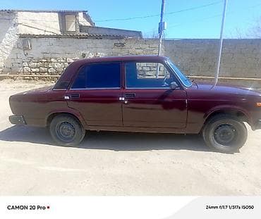 nissan sunny 2010: VAZ 2107 sedan – klassik dizaynlı, arxaötürücülü model. Rəng: tünd — 5