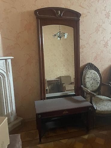 il: Klassik üslubda taxta masası və iri güzgü komplekti. - Material: tünd — 1