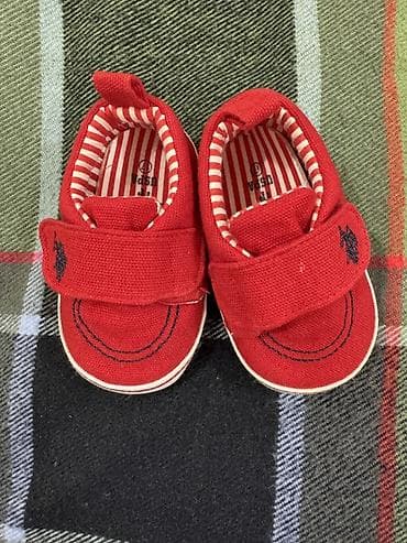 Кроссовки: Us Polo
1-2 dəfə geyinilib
17 ölçü — 1