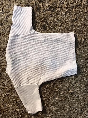 uzunqol bodi: Qadın geyim dəsti – 4 parçadan ibarət 1) Alo markalı ağ bodi - — 1