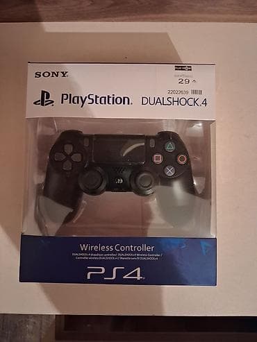 video reqstrator: Sony PlayStation 4 slim. Yaxsi vezyetdedur problemi yoxdur.10 oyun var — 2