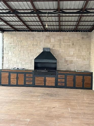 Manqallar, qrillər, barbekyu: Açıq hava üçün metal–taxta kombinasiyalı manqal və mətbəx modulu - — 1