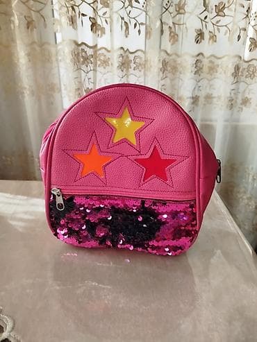 Ulduz və parlaq detallarla bəzədilmiş çəhrayı uşaq bel çantası