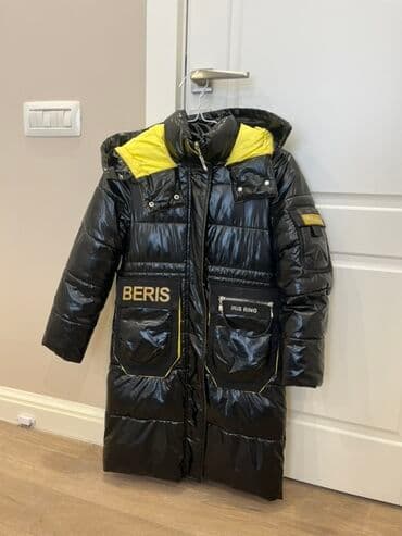 sukeçirməz uşaq əlcəkləri: Uşaq üçün uzun şişmə qış paltonu - Rəng: qara, sarı detal və astar — 1