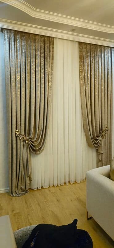 qeşeng şekiller: Qəşəng pərdələr otağa zəriflik qatır. Ağ tül pərdələr işığı yumşaq — 13