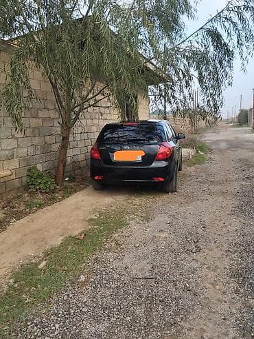 turbo az panorama: Kia Cee’d – hetçbek, qara rəng. - Sürətlər qutusu: mexaniki - Kuzov: 5 — 1