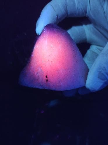 parca camadan: Xam Yaqut + Safir + Nadir Şpinel + Süd Kvarsı ? Flüoresans — 8