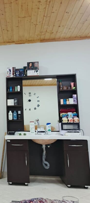 nurel mebel: Б/у, Стол для стрижки, С зеркалом — 1