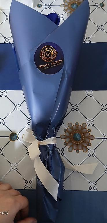 sunu guller: 7eded etirli gul.Mavi qızılgüllərdən ibarət miniatür buket - Tərkib — 3