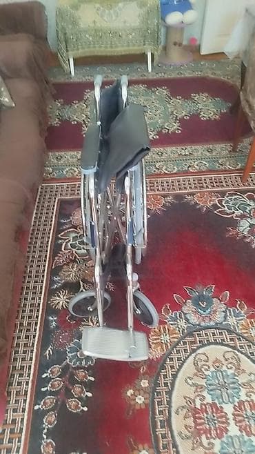 əl arabasi: Təkərli əlil arabası - Konstruksiya: yüngül və davamlı metal şassi — 4