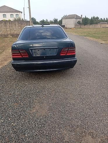 06 diskleri: Mercedes-Benz E-Class: 2.2 l | 1999 il Sedan — 2