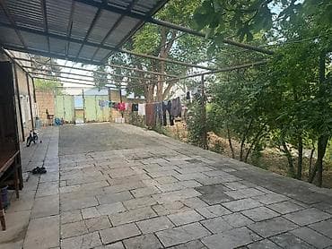 ev və bağ: Satılır: Həyətyanı ev ṣamaxu - Geniş, daş döşəməli həyət. Həyətin — 2