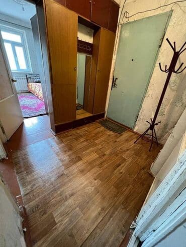 naximovda satilan evler: Orta temirlidi Kombi sistemi var 2 kindisoneri var 2yataq var real — 5